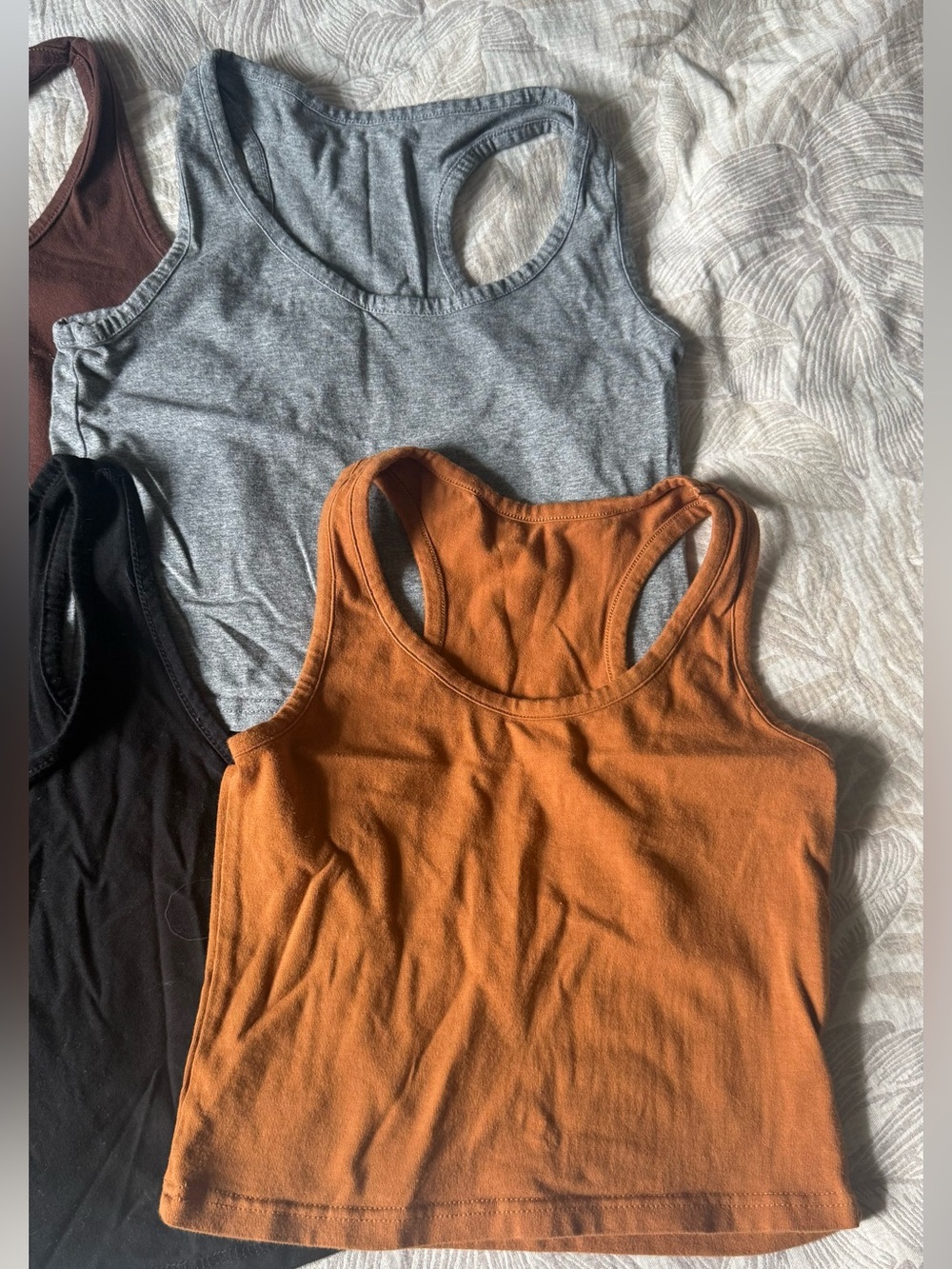 Racer back crop tank bundle - Picture 4 of 5